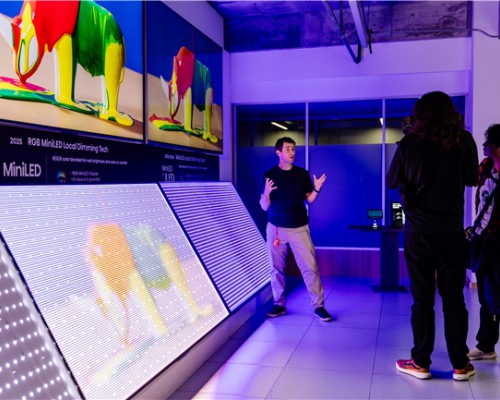 让HDR内容真正“炸”出来！美国千万粉丝博主探秘海信RGB-Mini LED电视