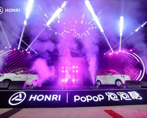 鸿日泡泡糖上市引热议，冬日出行的“可盐可甜”新选择